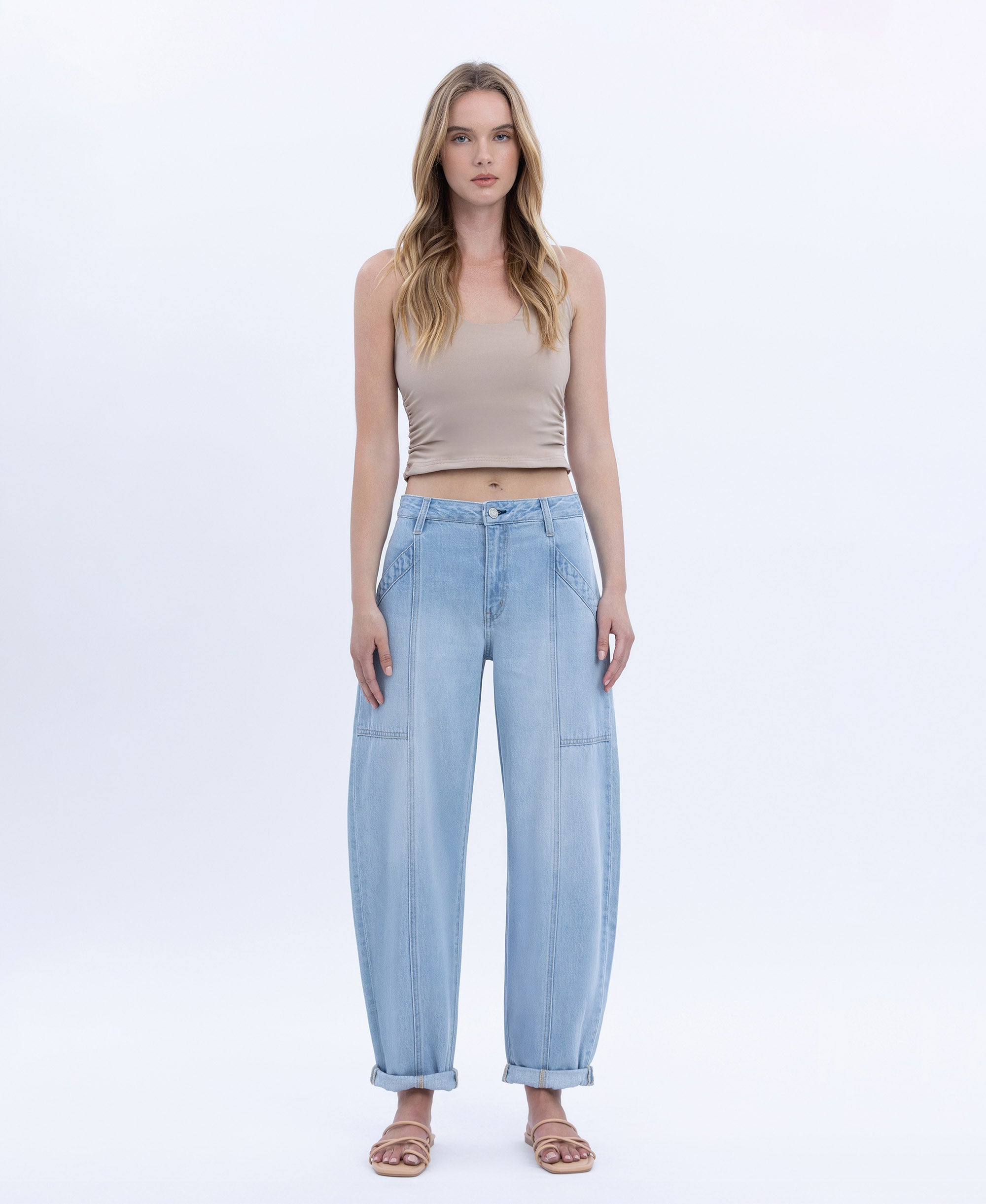 送料関税込【VERSACE】High-rise barrel-leg jeans VERSACE High-rise barrel-leg jeans | NET-A-PORTER